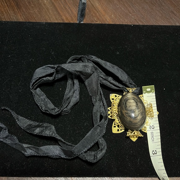 Chunky Hypersthene Amulet golden filigree wrapped set on a black silk cord - Picture 6 of 7